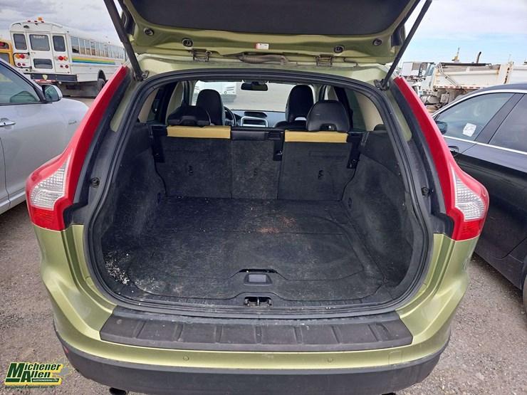 2010-volvo-xc60-image-32