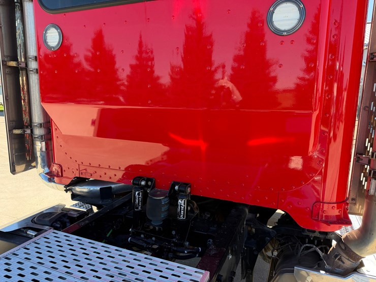 2020-peterbilt-389-image-28