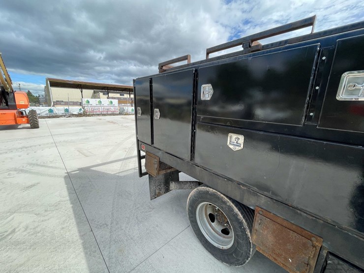 2018-chevrolet-3500-image-39