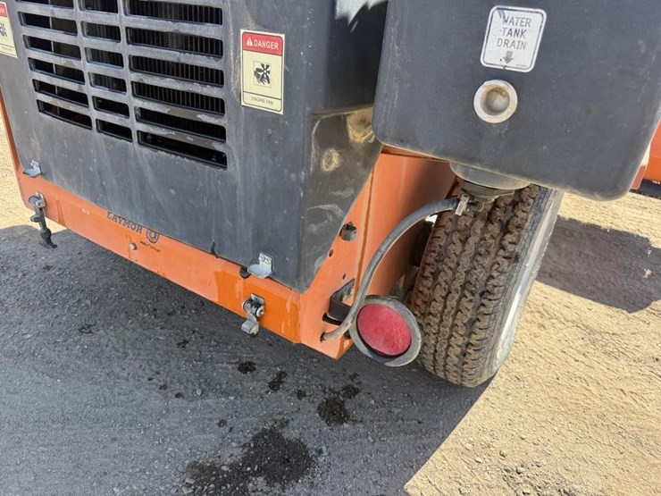 lay-mor-sm-300-3-wheel-broom-image-22