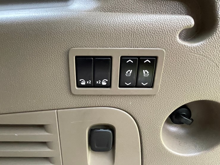 2015-chevrolet-1500-image-59