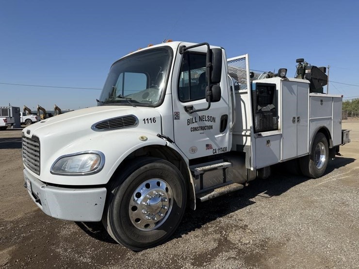 2016-freightliner-mechanics-truck-image-1