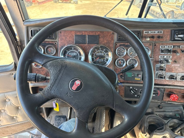2005-kenworth-t800-image-61