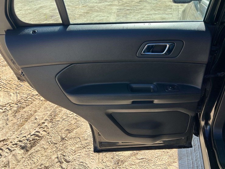 2015-ford-explorer-image-14