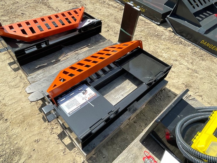 #2015-•-wolverine-skid-steer-pallet-fork-attachment-image-3