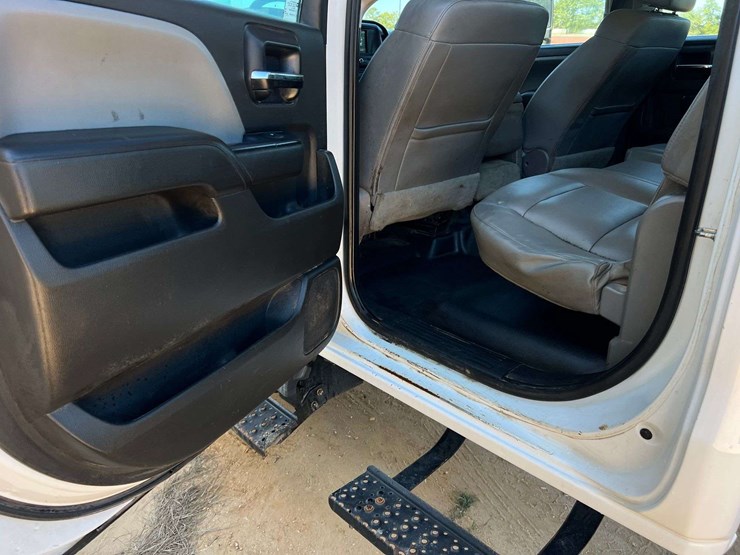 2019-chevrolet-silverado-5500hd-image-23