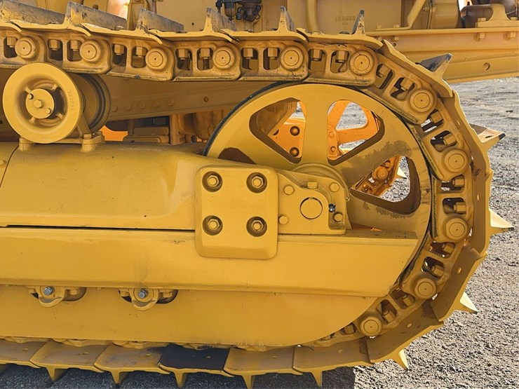 caterpillar-seventy-gas---complete-nut-and-bolt-restoration!-image-9