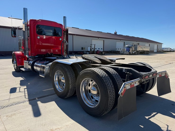 2020-peterbilt-389-image-3