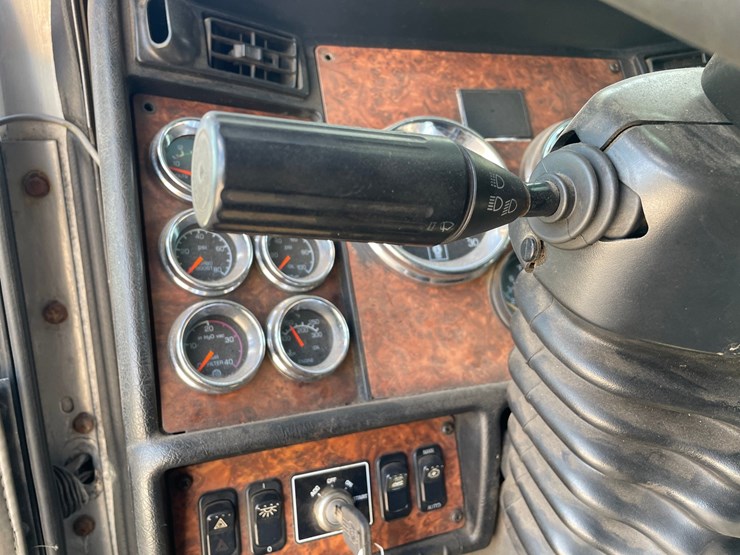 2005-kenworth-t800-image-95
