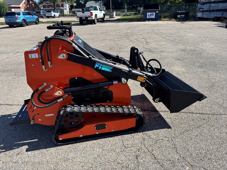 2026-unused-ft36c-future-skid-steer-loader-image-2
