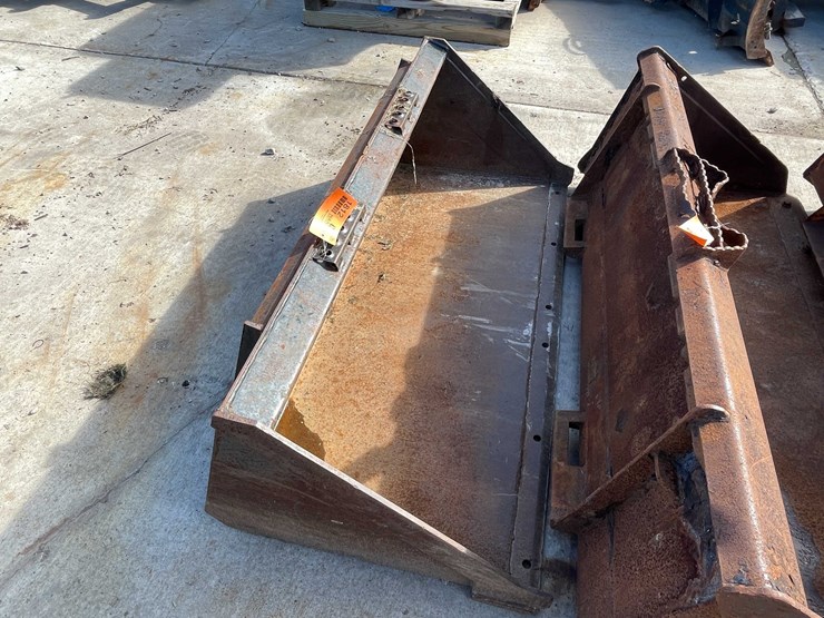 #1812-•-skid-steer-straight-edge-bucket-image-3