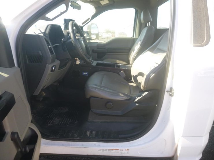 2017-ford-f550-image-17