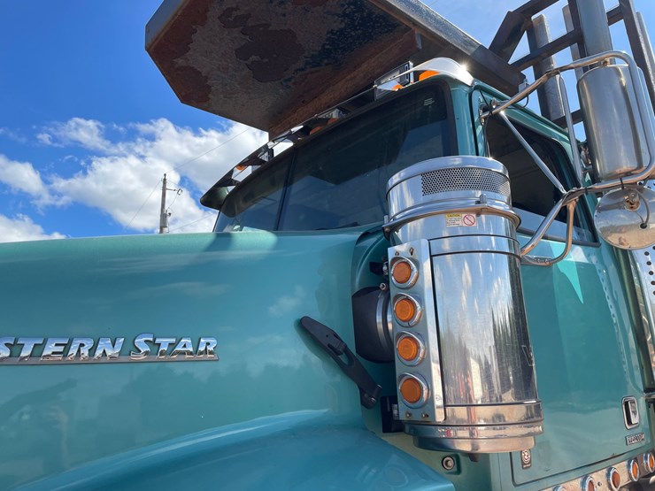 2015-western-star-4900sb-image-11