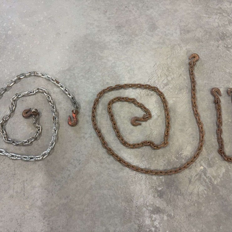 1/4" Chains w/Hooks (1-7"6", 1-2'6", 1-8'6")