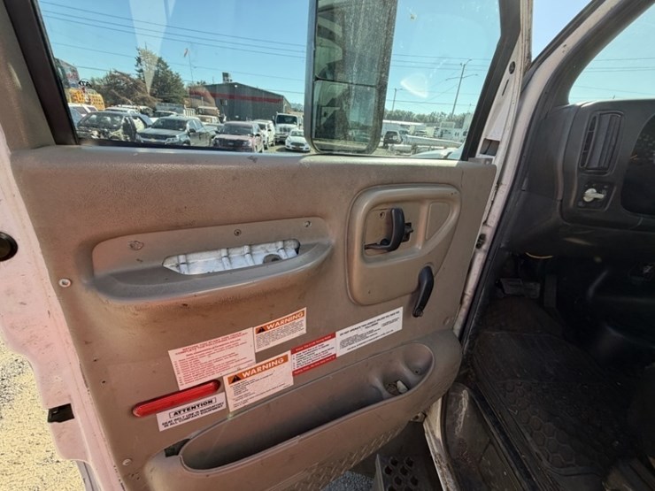 2006-gmc-c6500-chip-truck-image-20