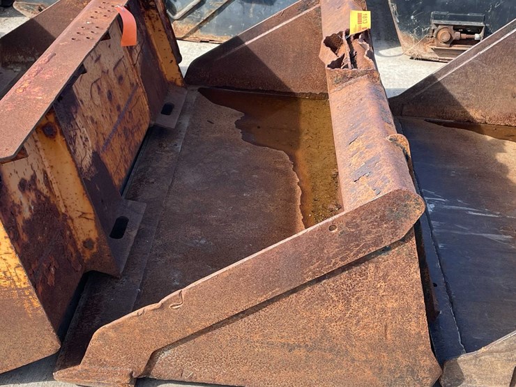 #1813-•-skid-steer-straight-edge-bucket-image-2