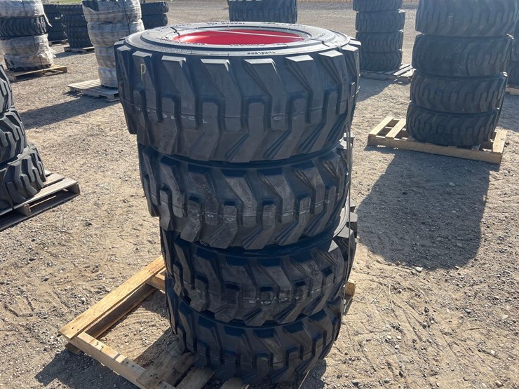 bobcat-heavy-duty-tires-image-4