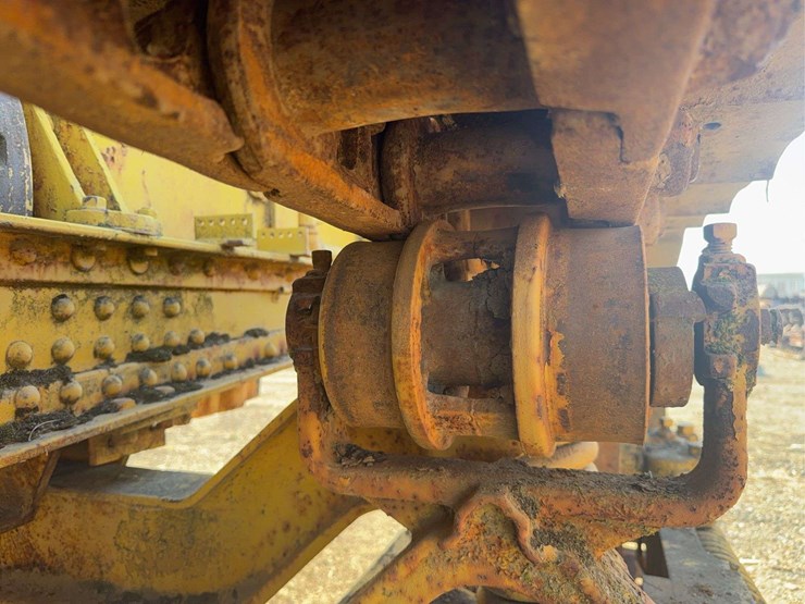 caterpillar-60-image-16