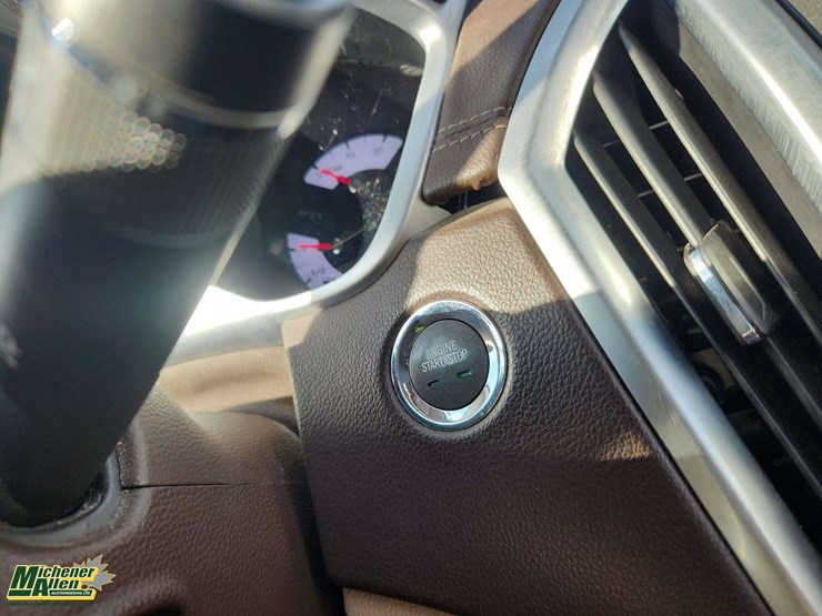2010-cadillac-srx-image-7