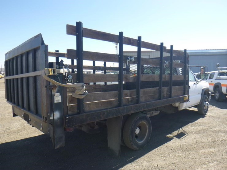 2006-chevrolet-3500-image-3