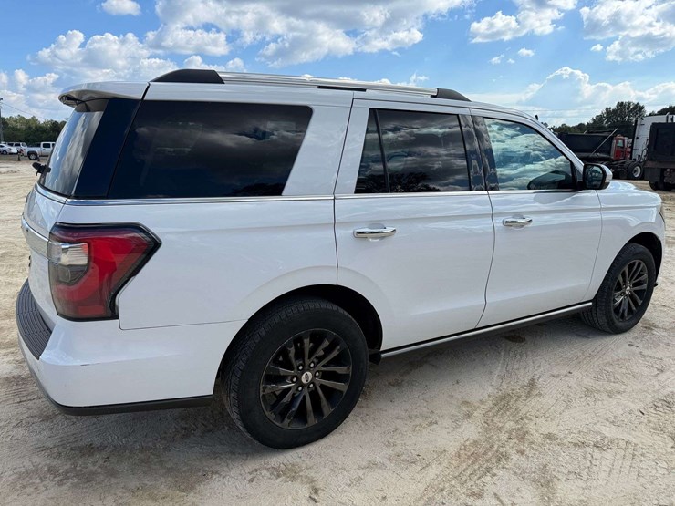 2020-ford-expedition-limited-image-3
