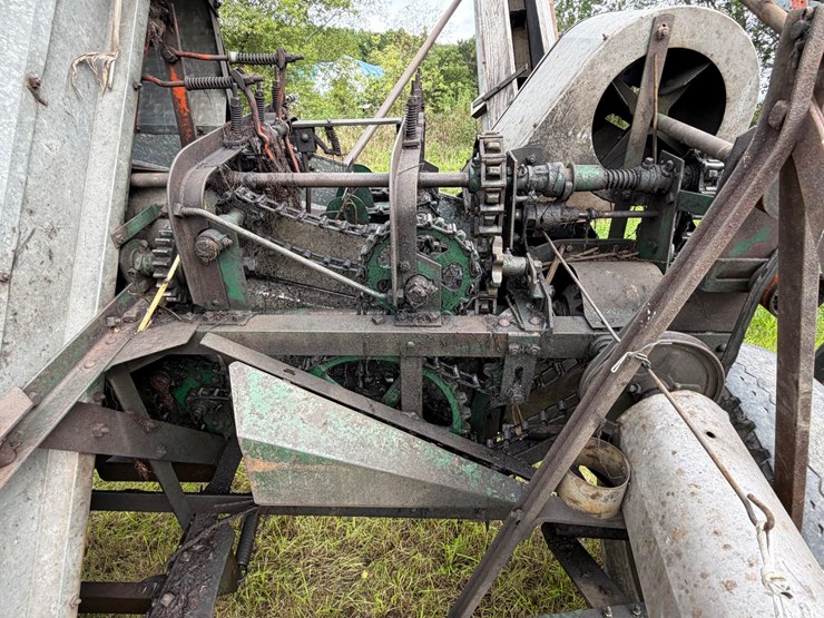 #4011-•-new-idea-corn-picker-image-11
