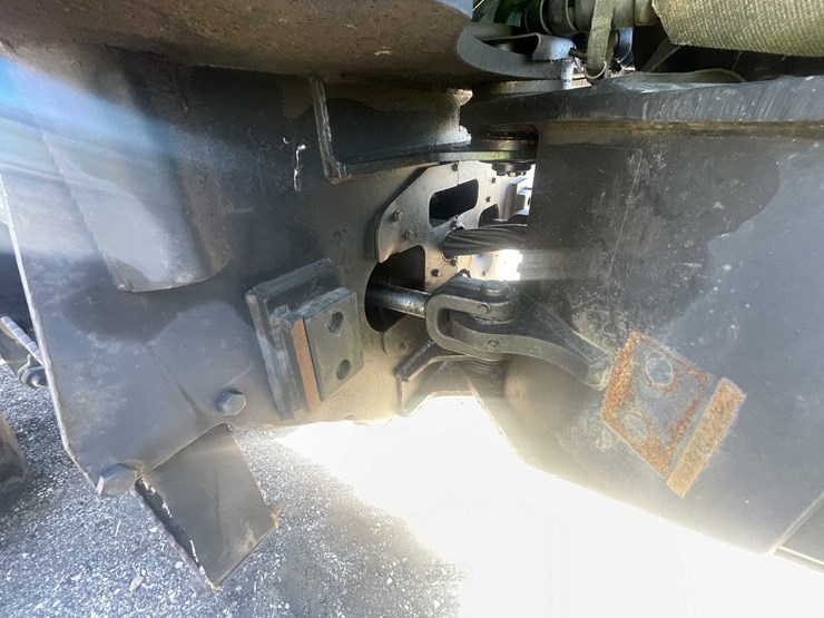 2000-john-deere-660-image-25