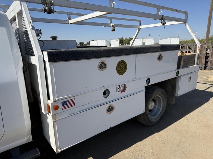 2025-chevrolet-3500-image-22