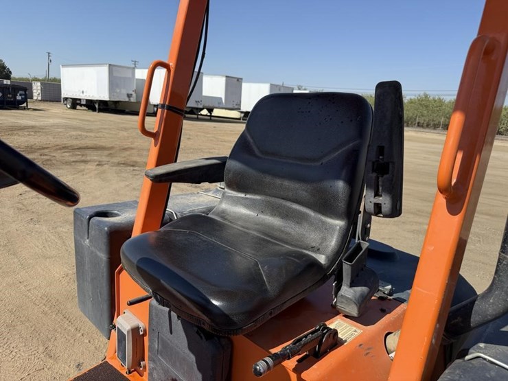 lay-mor-sm-300-3-wheel-broom-image-33