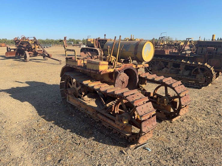 caterpillar-thirty-image-4