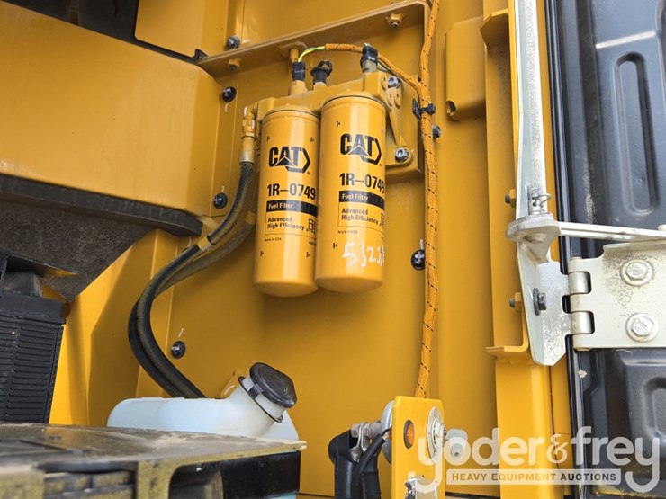 2018-caterpillar-352-image-35