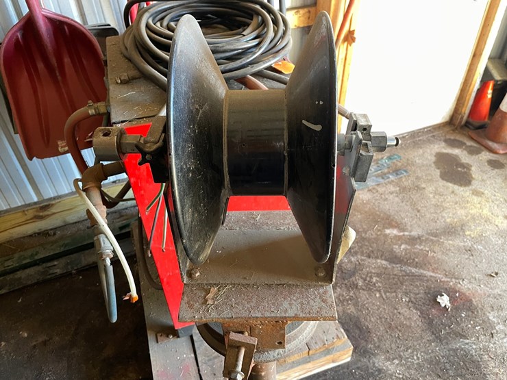 #1847-•-hotsy-cold-water-pressure-washer-and-hose-reel-image-13