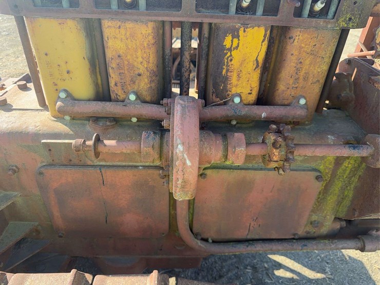 caterpillar-thirty-image-17
