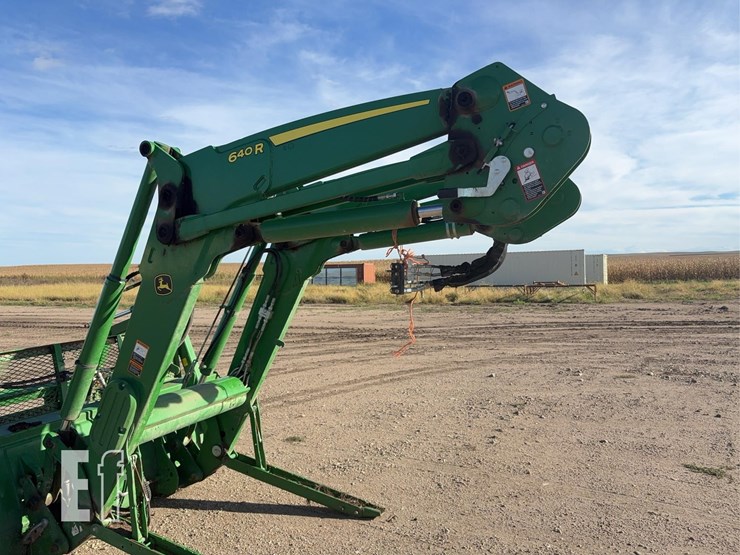 john-deere-640r-image-11