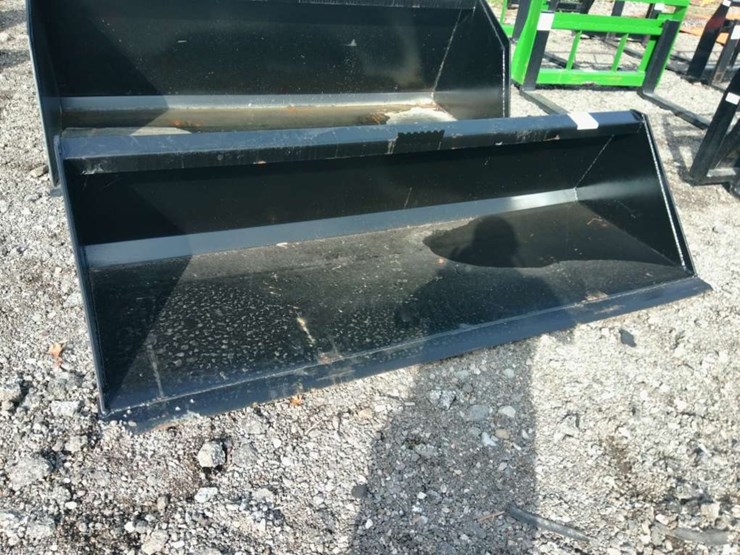 swict-84"-quick-attach-bucket-image-1