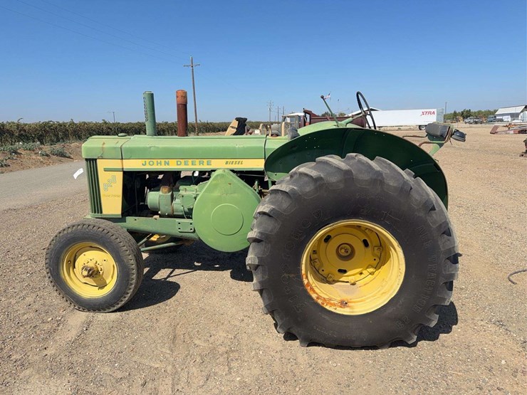john-deere-820-image-2