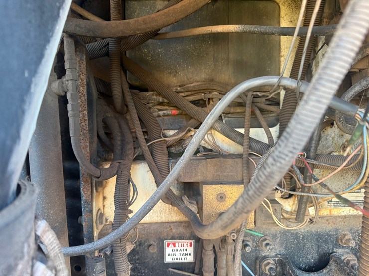 2002-freightliner-fc70-image-63