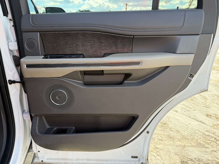 2020-ford-expedition-limited-image-29