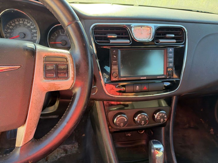 2014-chrysler-200-s-4-door-sedan-(150,748-miles)-image-13