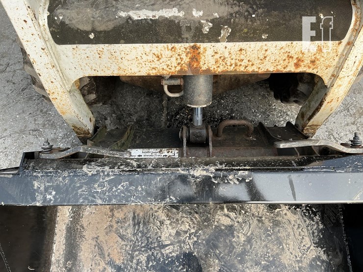 2011-bobcat-s70-image-10