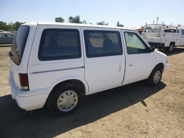 1993-dodge-caravan-image-4