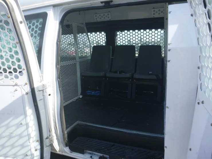 2012-ford-econoline-350-image-8