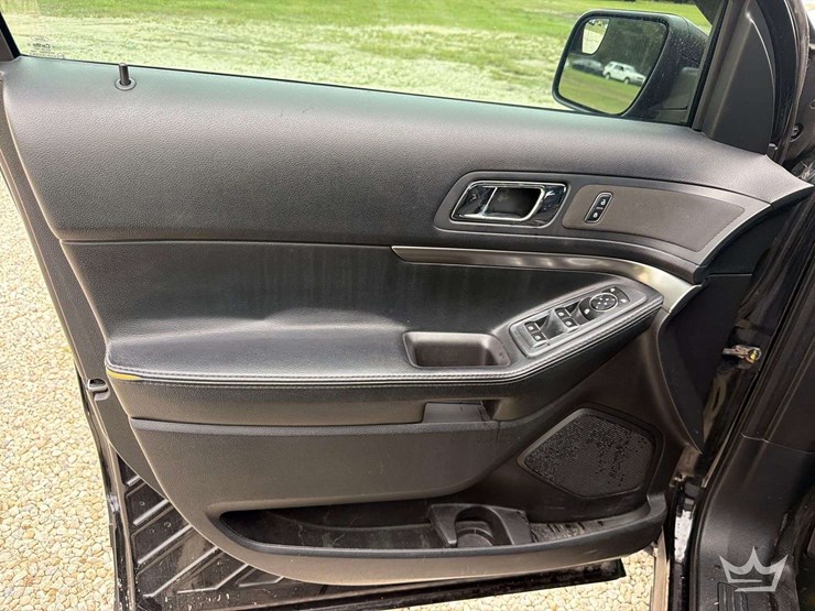 2017-ford-explorer-image-12