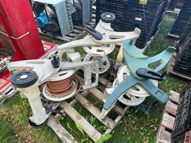 #3226-•-(3)-hose-mobile-hose-reels-image-1