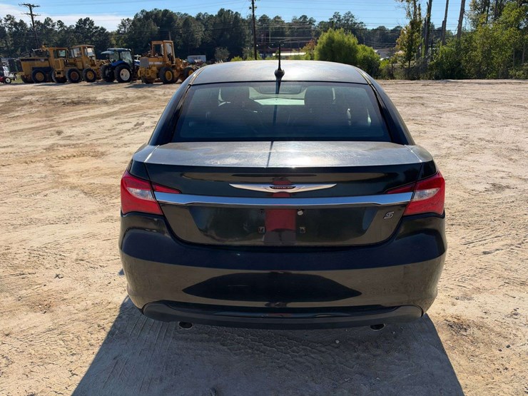 2014-chrysler-200-s-4-door-sedan-(150,748-miles)-image-6