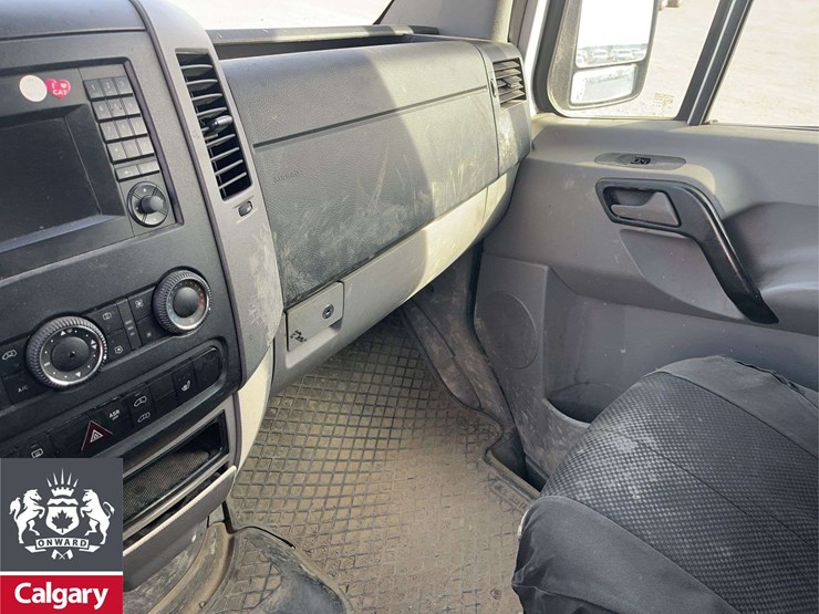 2016-mercedes-benz-sprinter-3500-image-17