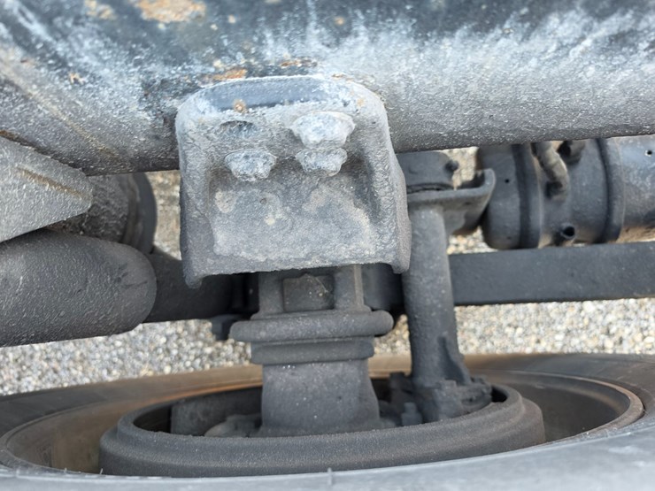 2016-freightliner-columbia-120-image-101