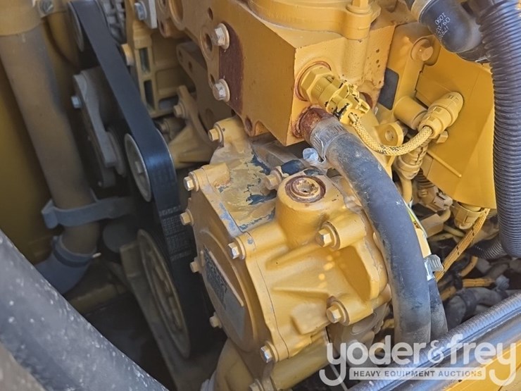 2021-caterpillar-d4-lgp-image-47