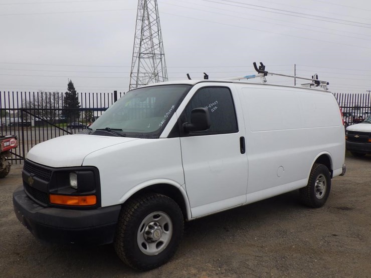 2014-chevrolet-express-2500-image-2