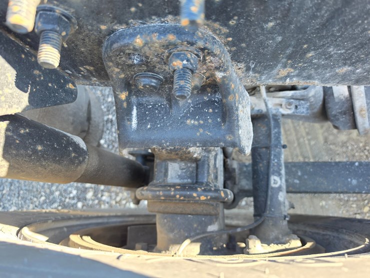 2016-freightliner-columbia-120-image-97